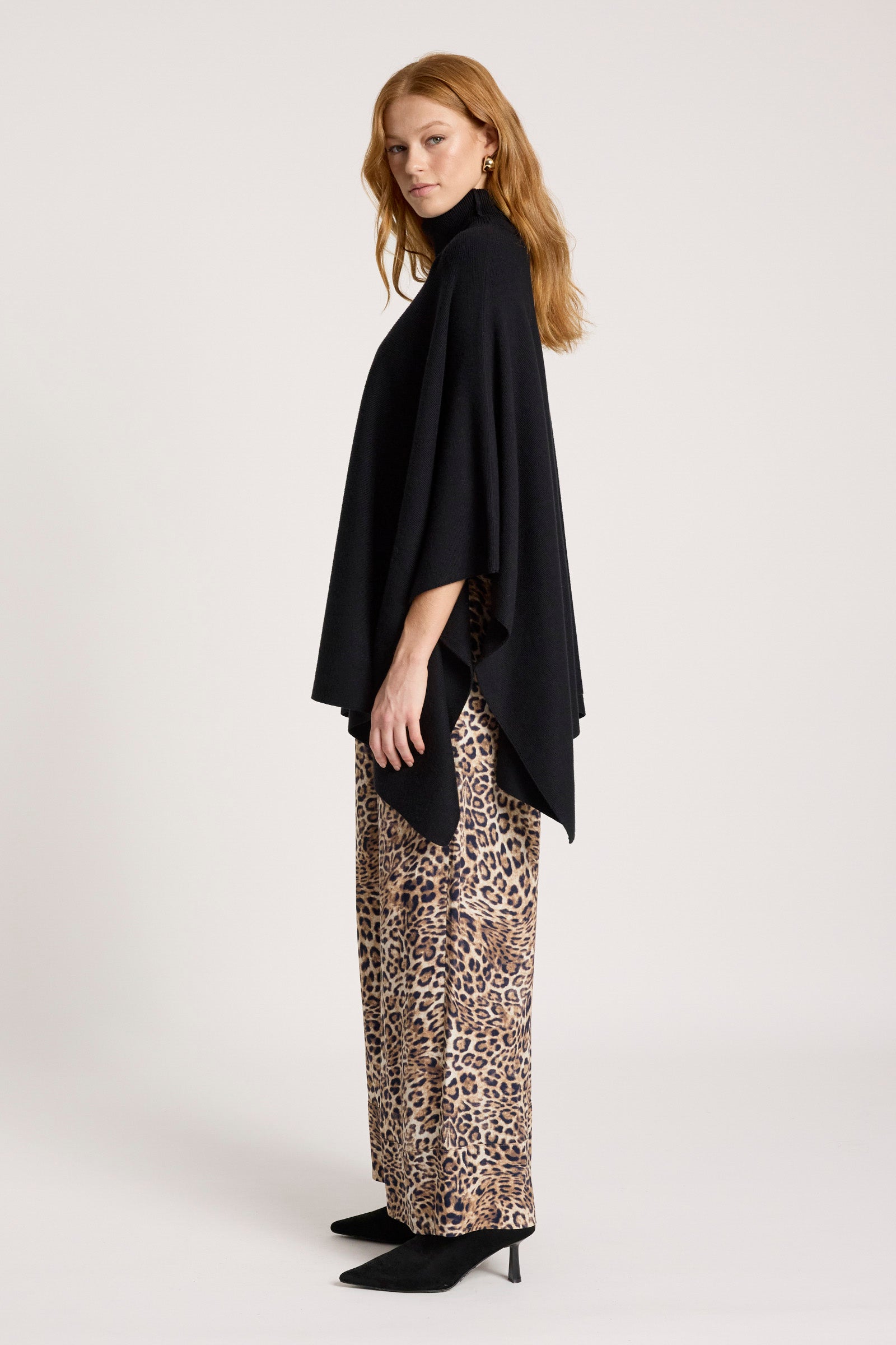 Samira Poncho - Black