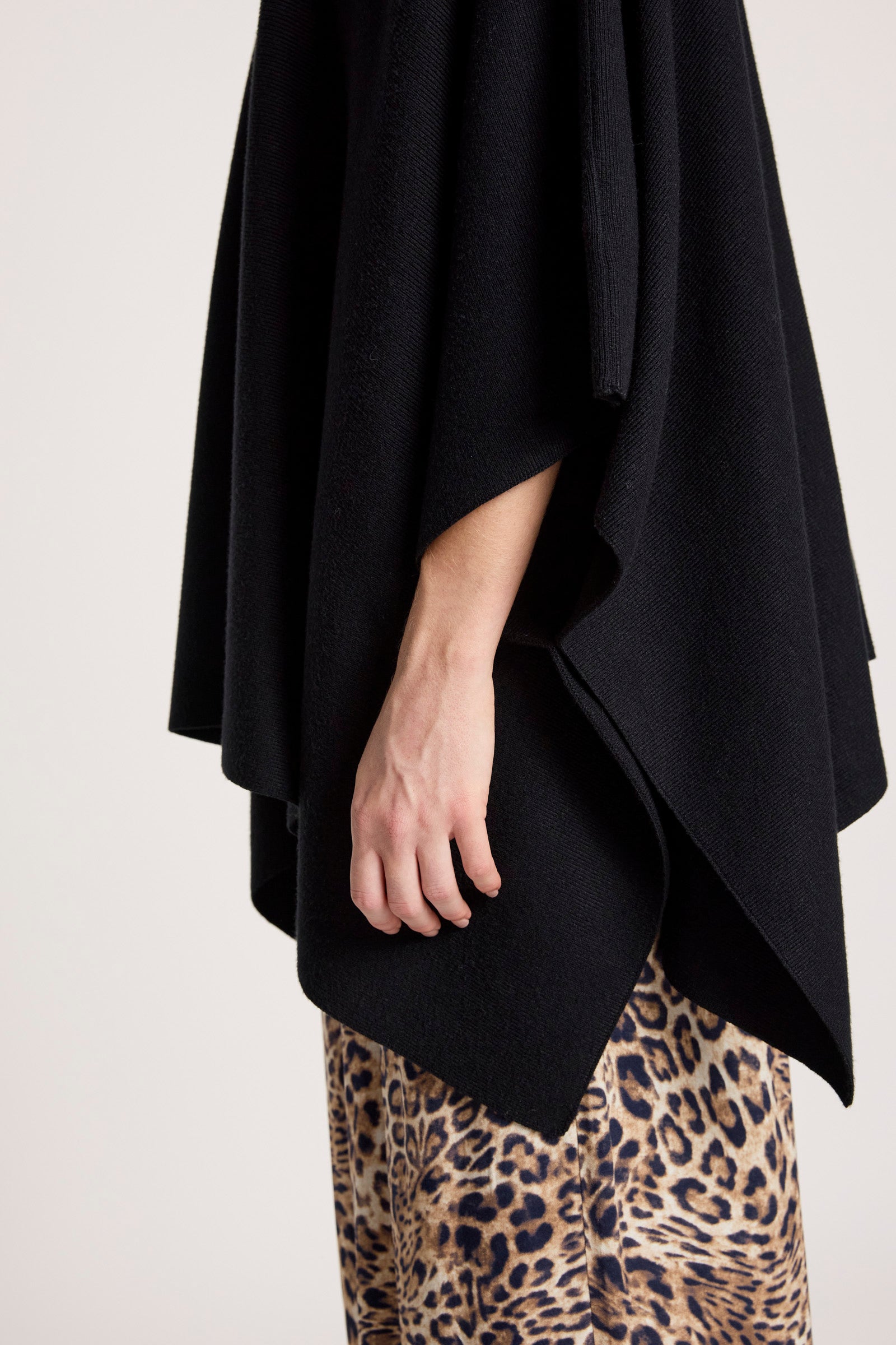 Samira Poncho - Black