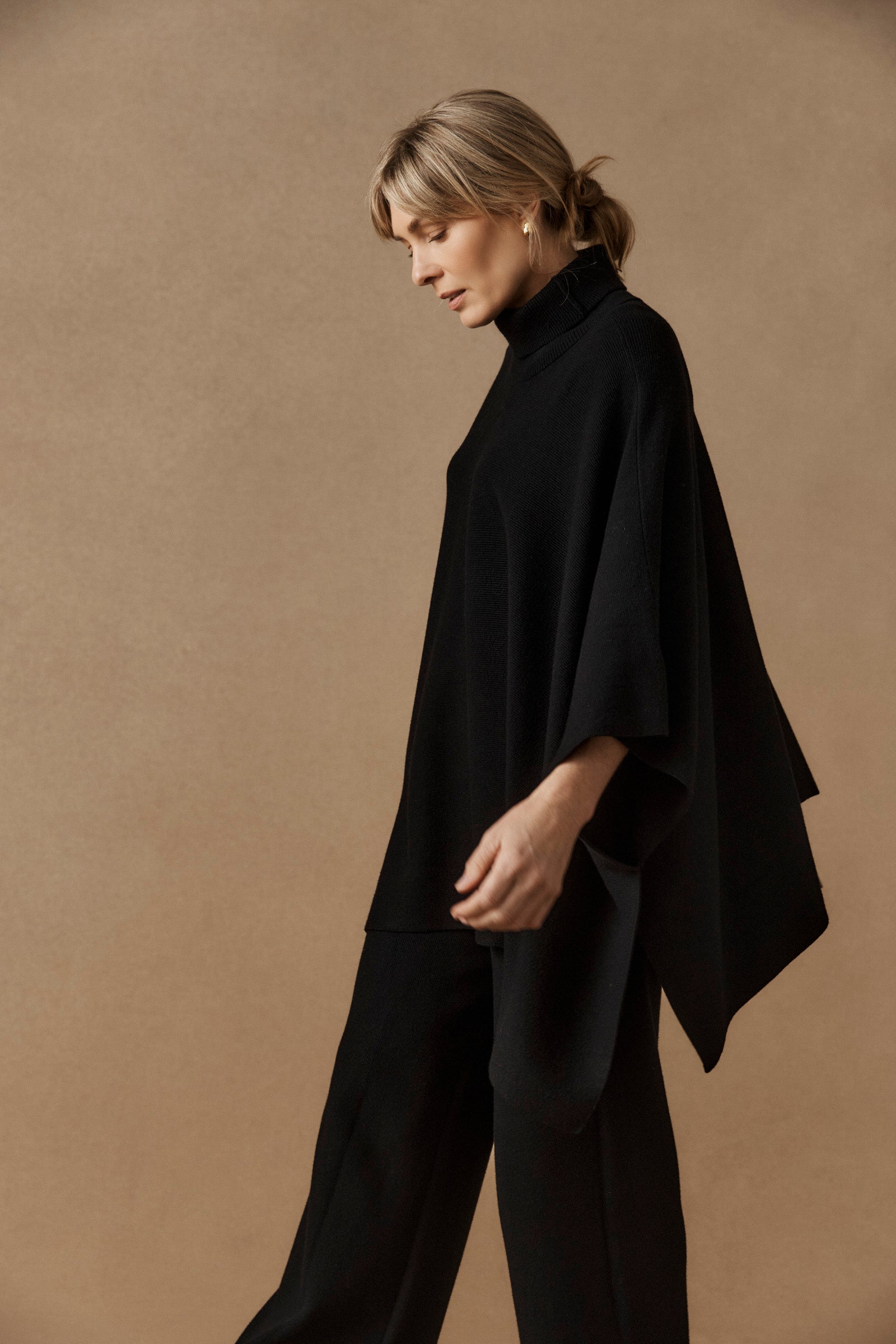 Samira Poncho - Black