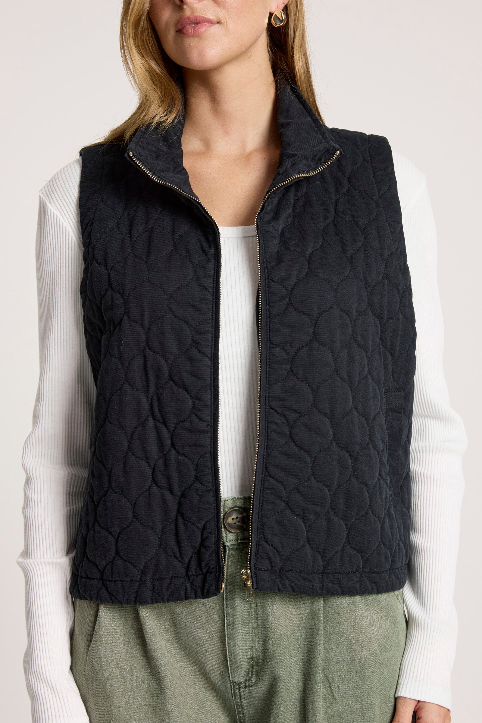 Sansi Quilted Crop Vest - Black