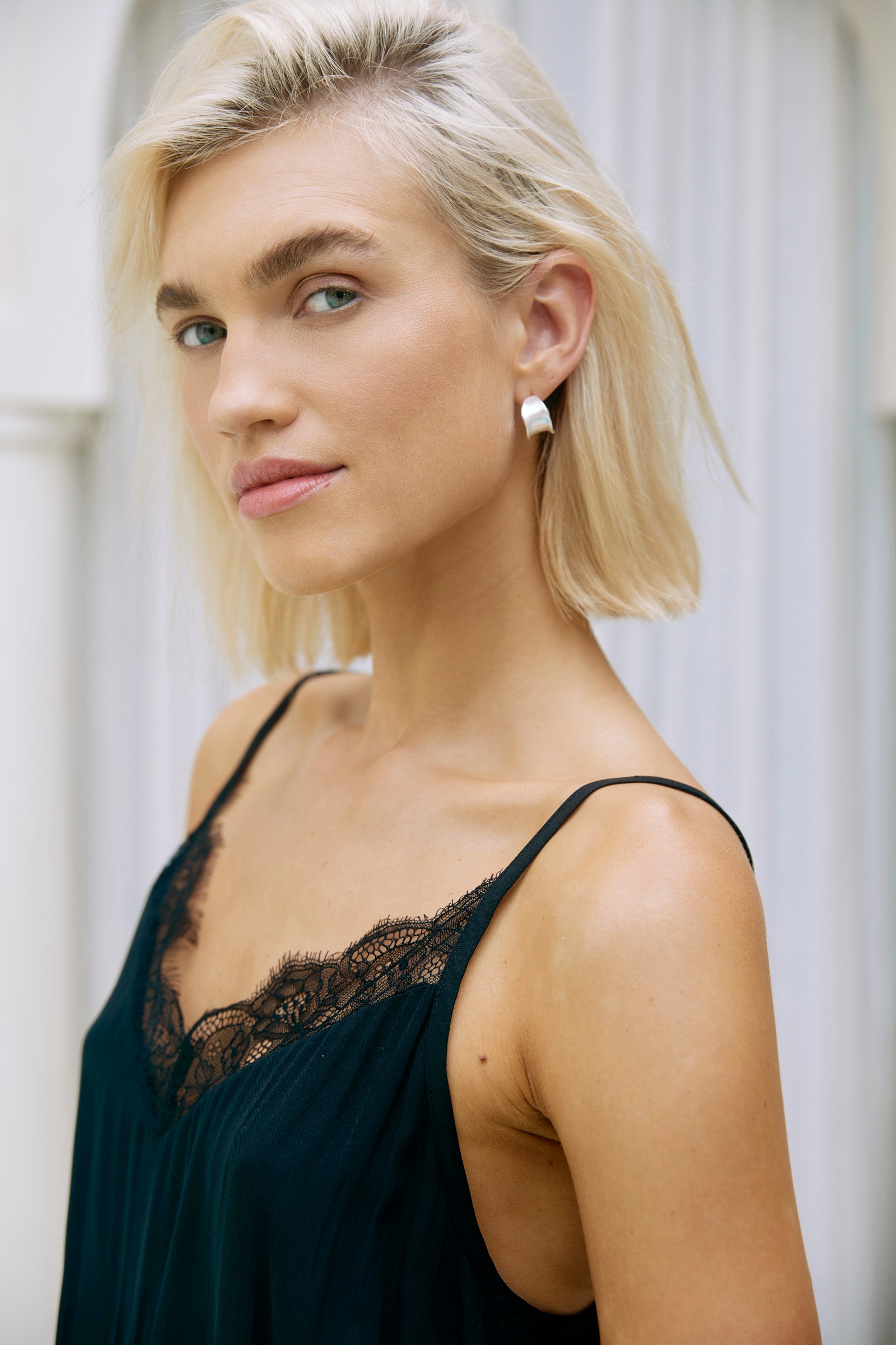 Olivera Curve Earring - Silver