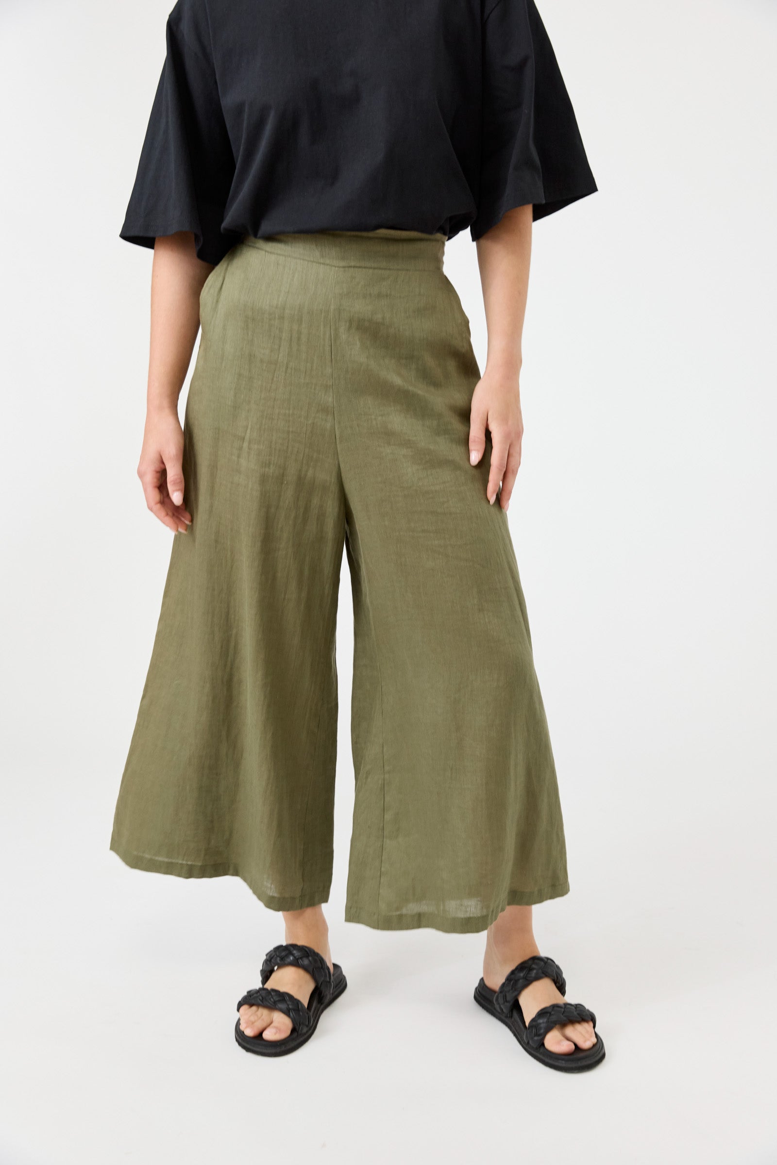 Studio Crop Pant - Khaki