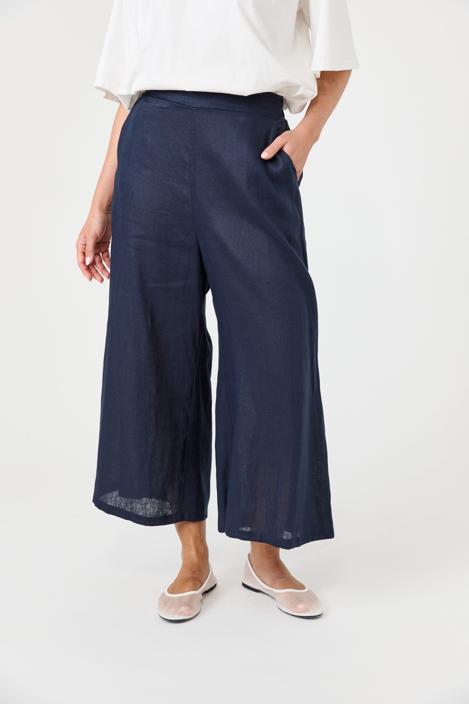 Studio Crop Pant - Navy