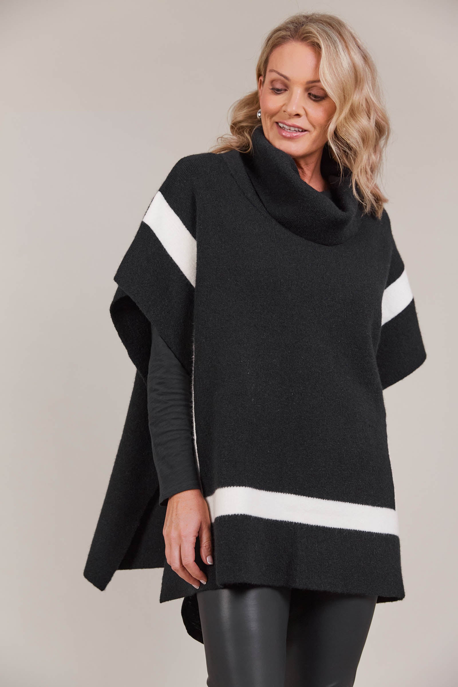 Avino Poncho - Black