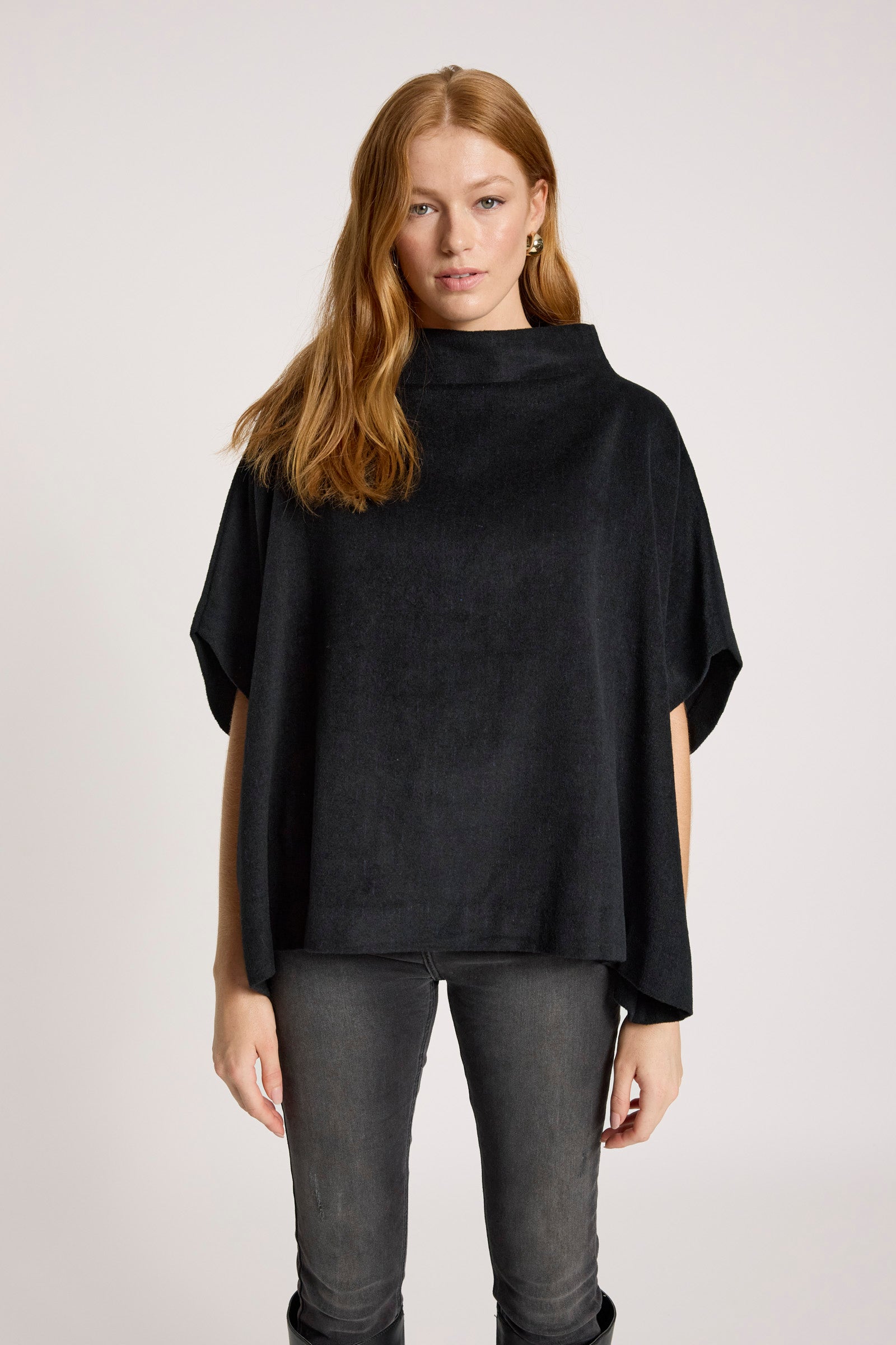 Azul Poncho - Black