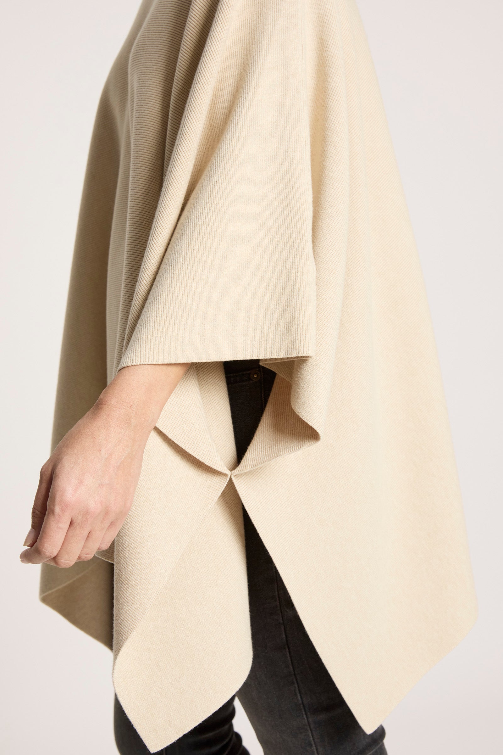 Samira Poncho - Bisque