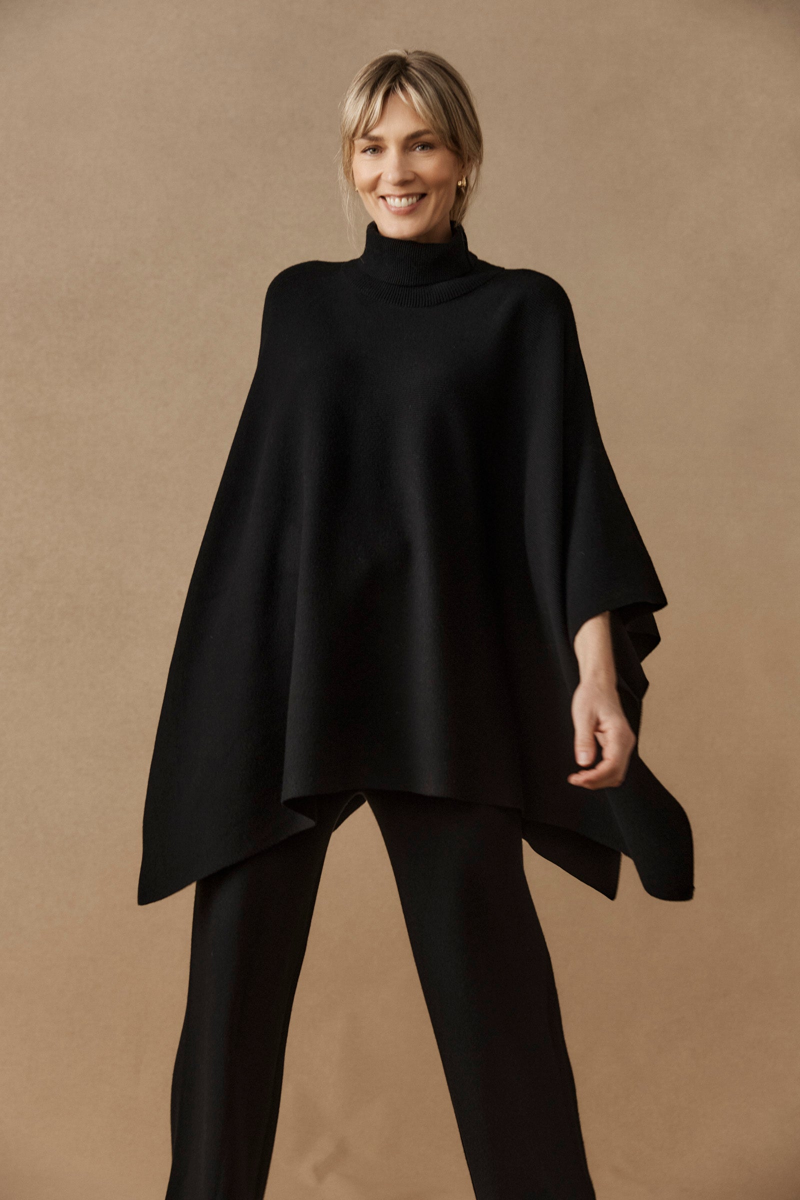 Samira Poncho - Black