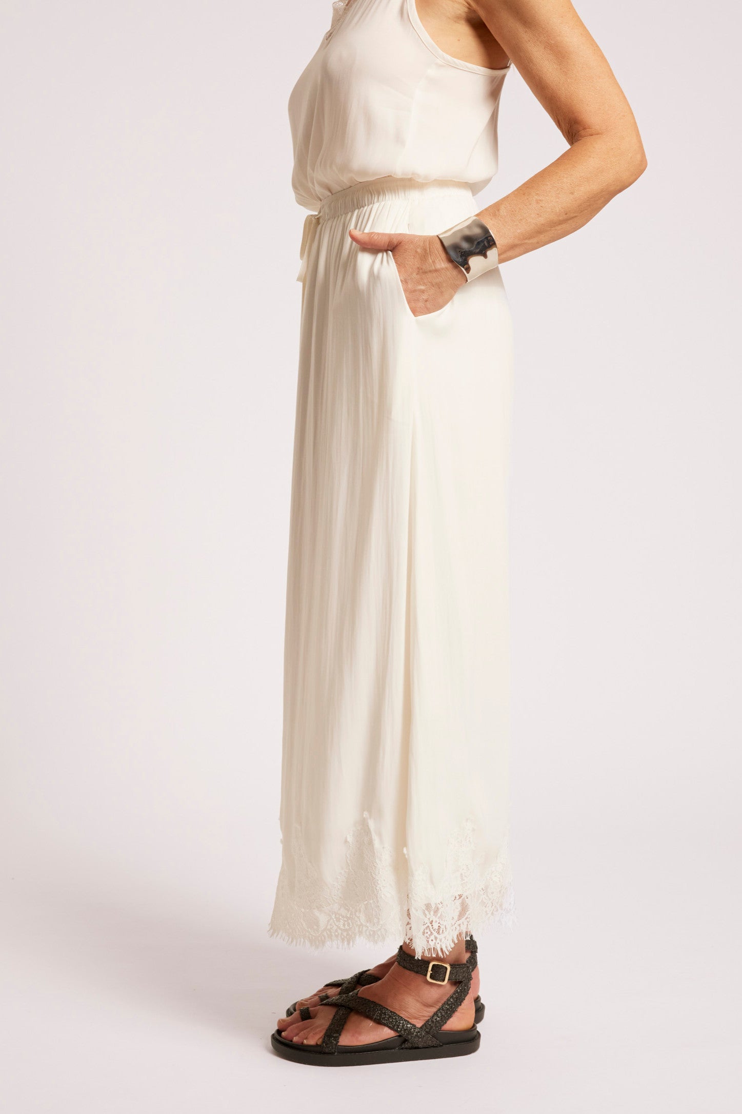 Drift Lace Skirt - White